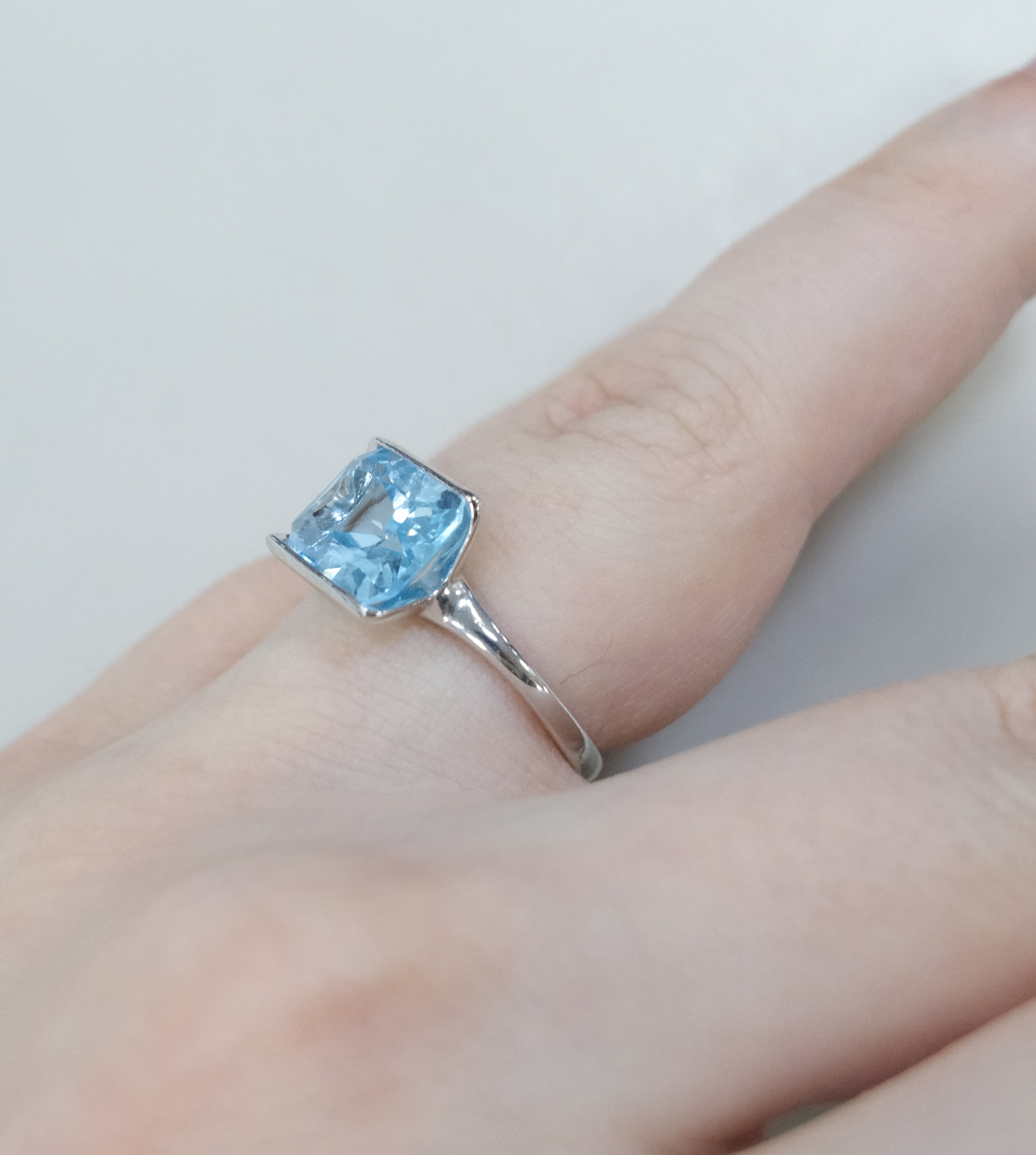 Серебряное кольцо с топазом